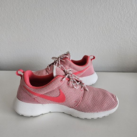 Nike | Roshe Run Mesh Pink Sneakers Shoes  Women's 9 - Picture 2 of 7